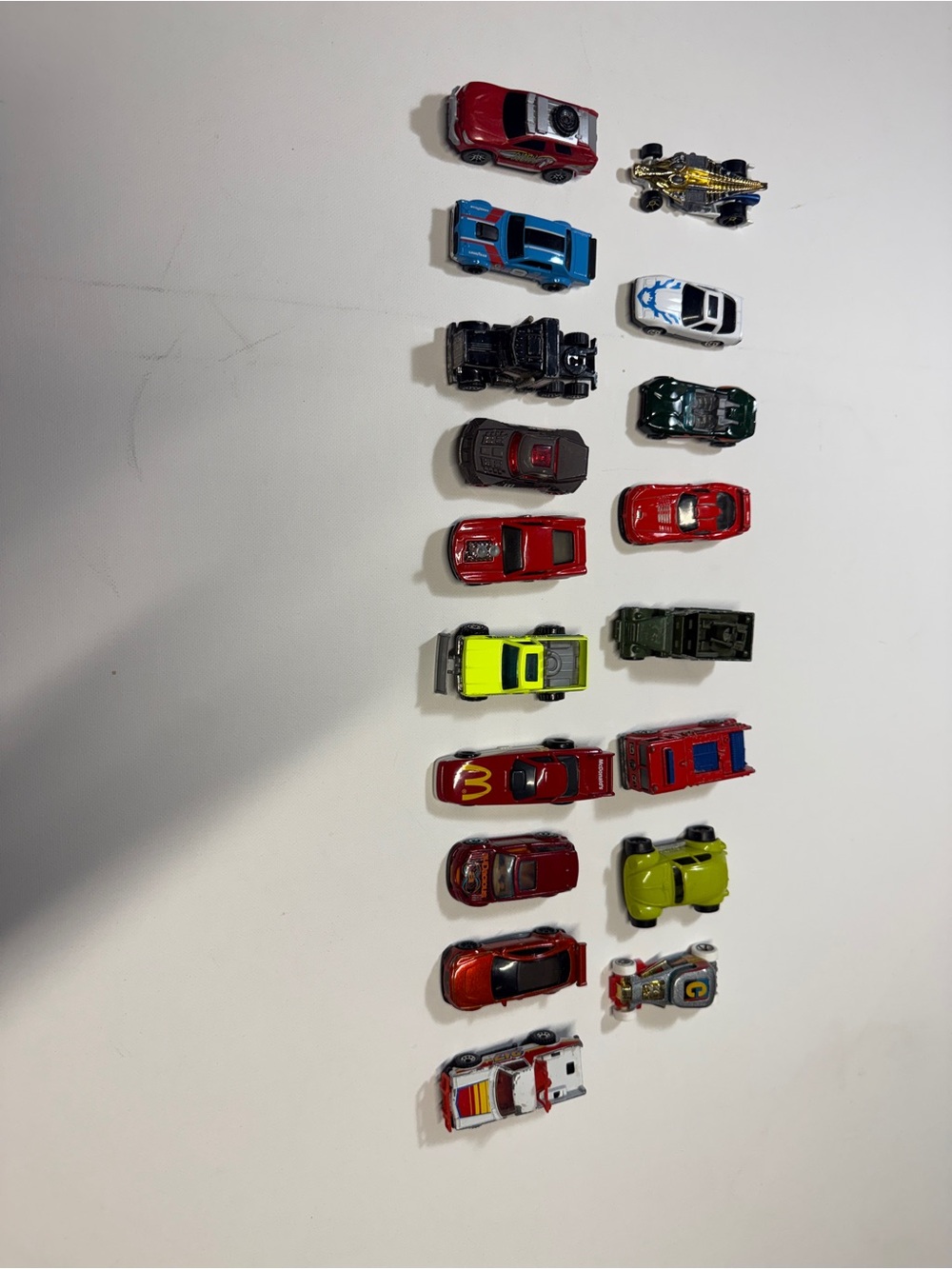18 Hot Wheels® Assorted Mini Toy Cars - Red, Blue, Green & Yellow‎ Set